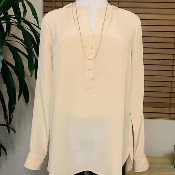 VINCE Silk Blouse 💖 EUC - Picture 3 of 3